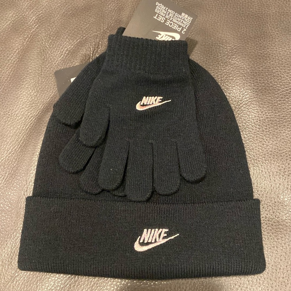 Youth Girls Nike Beanie & Mittens Set